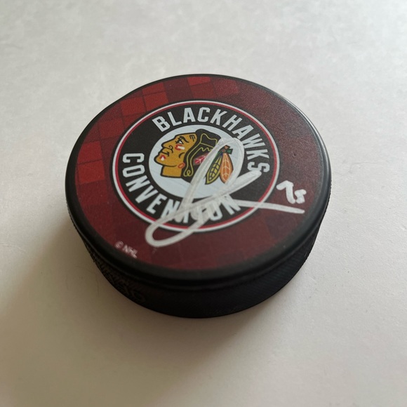 Dylan Sikura Signed Puck / NHL / Chicago Blackhawks - Picture 4 of 7